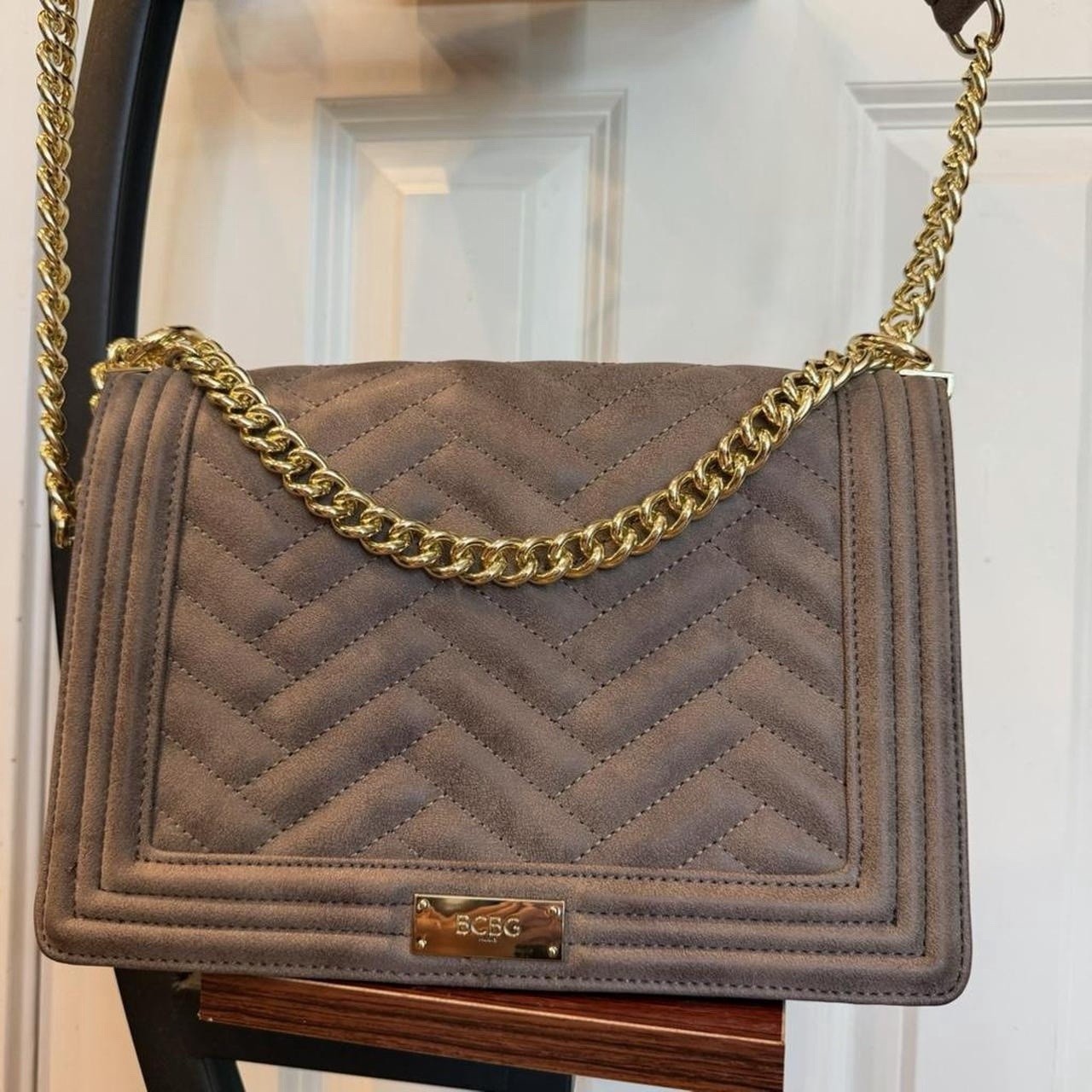 BCBG Paris Gray Chevron Quilted Medium Shoulder Bag Gold Chain Strap Magnetic