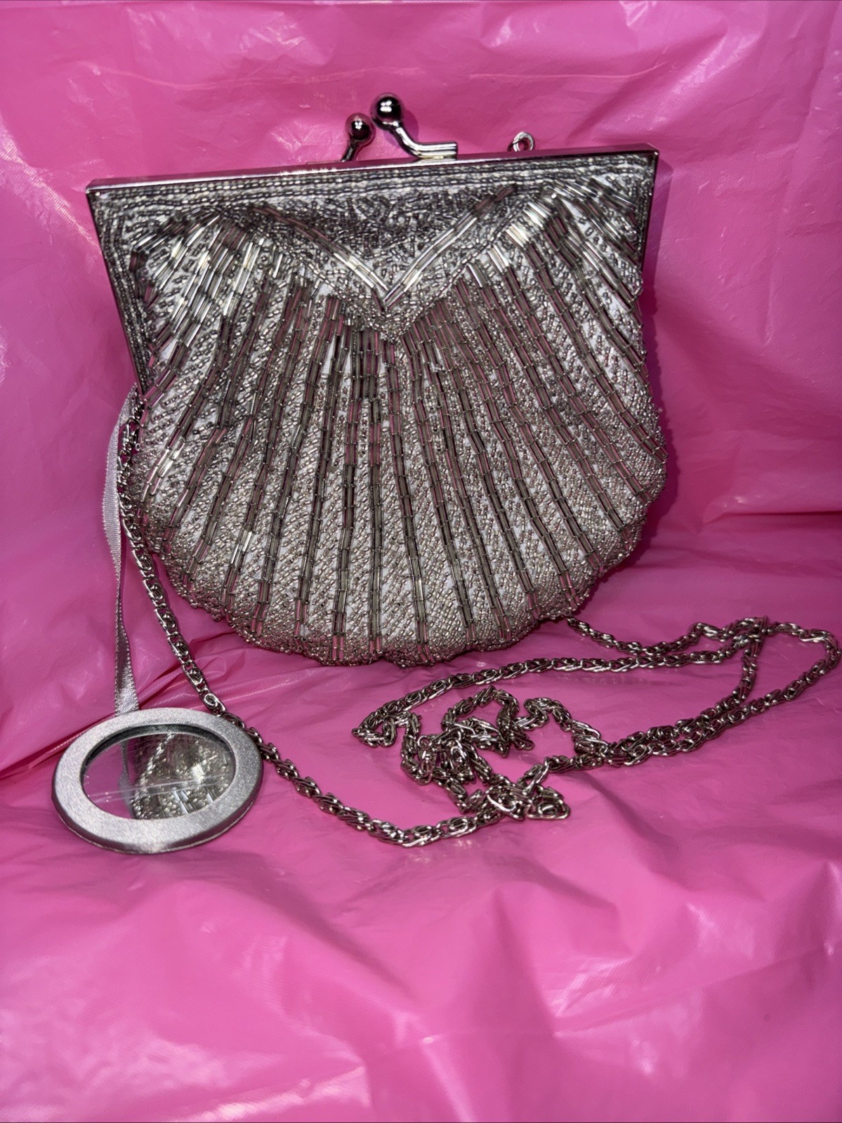 Beaded Scalloped Shell Purse Bag Chain Silver Clamshell Snap Lock Valerie Steven