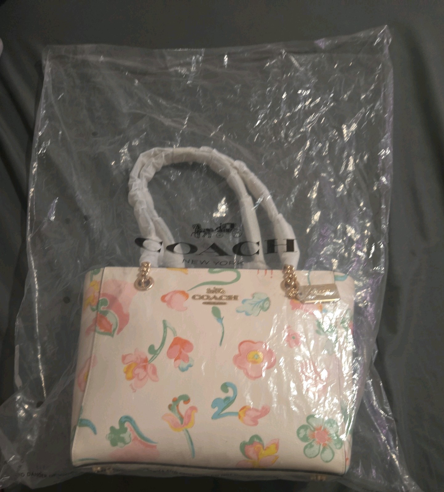 Coach Cammie Chain Tote With Dreamy Land Floral Print Gold/Chalk Multi C8616 NWT