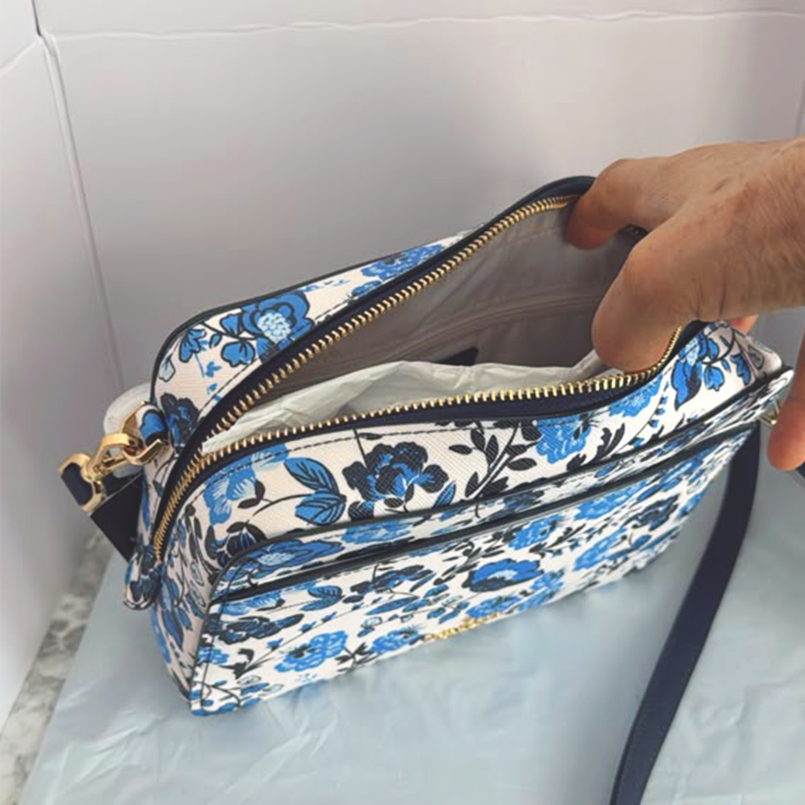 Kate Spade New York Blue Floral Camera Bag Crossbody, Zip, Small, Strap