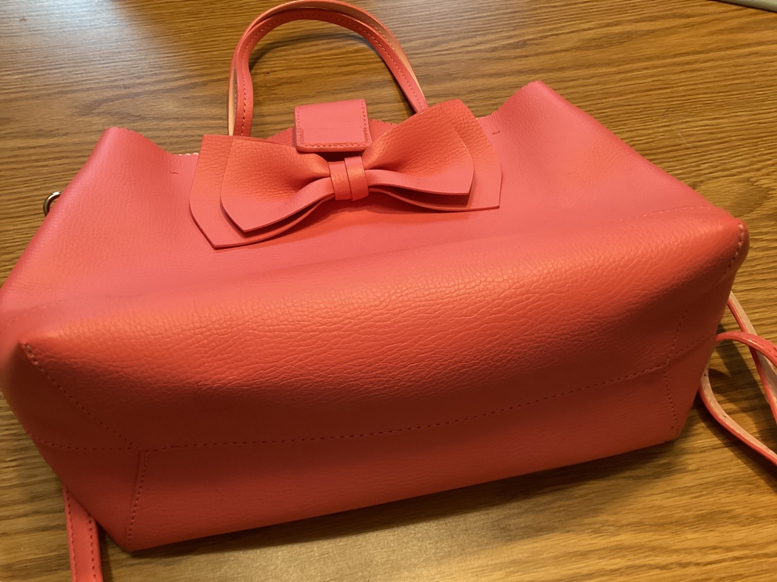 Kate spade crossbody,pink beautiful. Approximately 9 in by 12 in.Adjustable stra