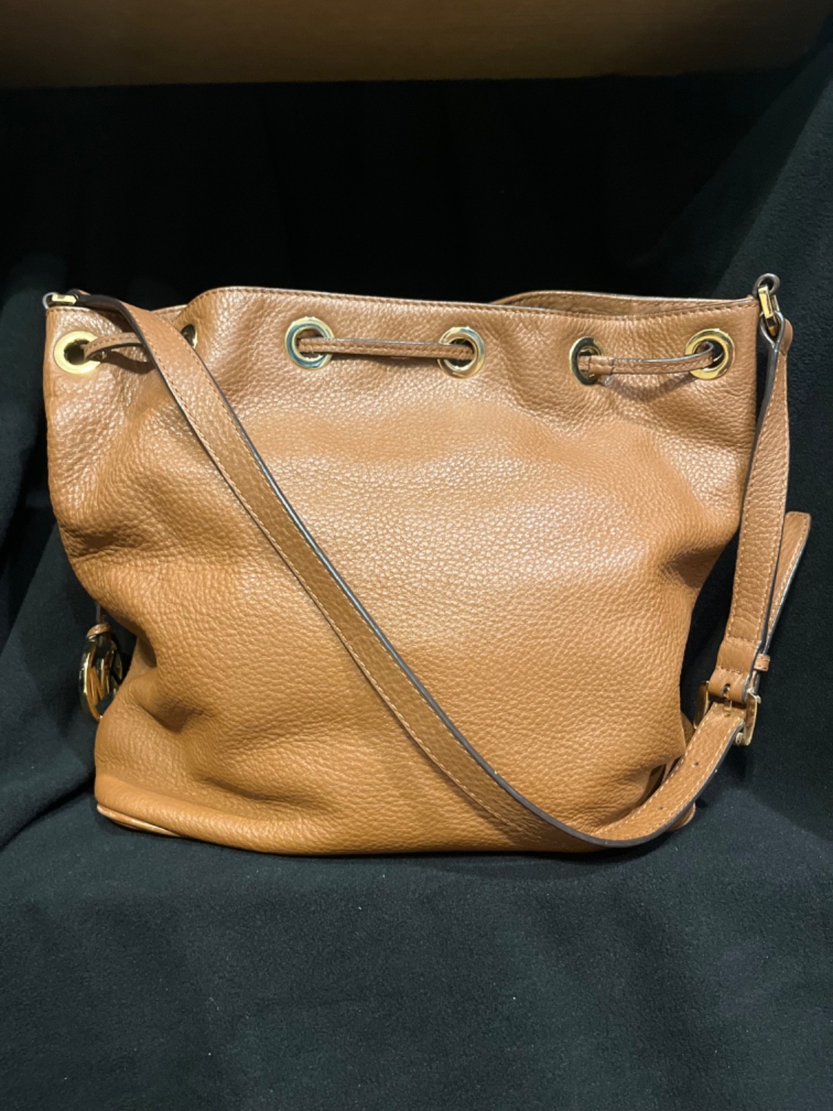 Michael Kors Jules Drawstring Bucket Bag pebbled Brown Leather Medium