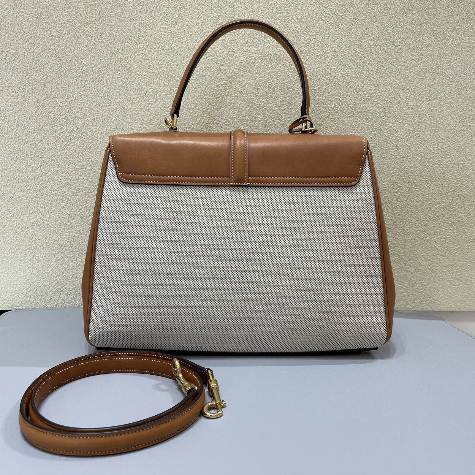 Celine Sac 16 leather handbag Very good Condition