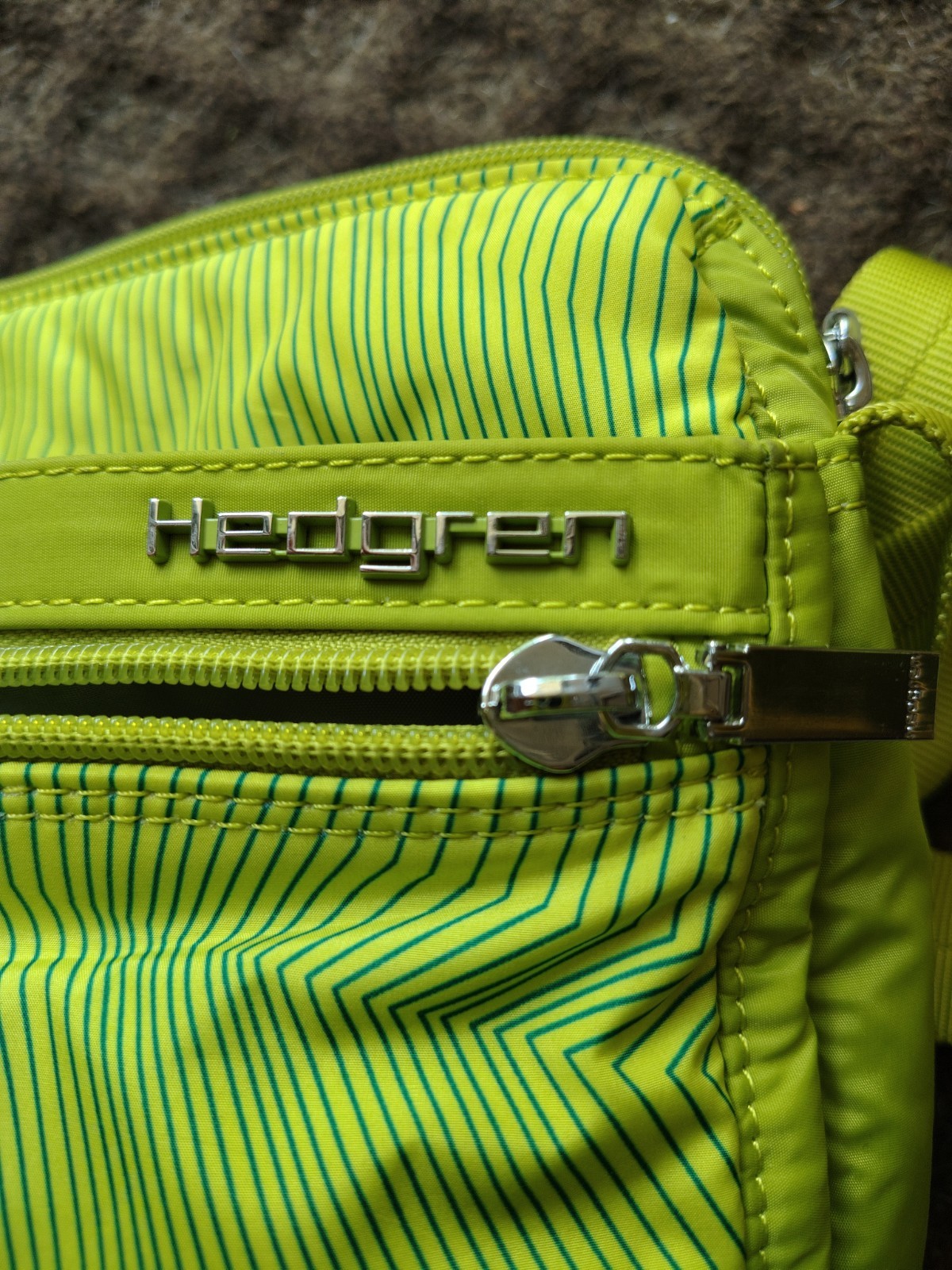 Hedgren Green Medium Crossbody Bag Zip Pockets Adj Strap Lightweight Summer Bag