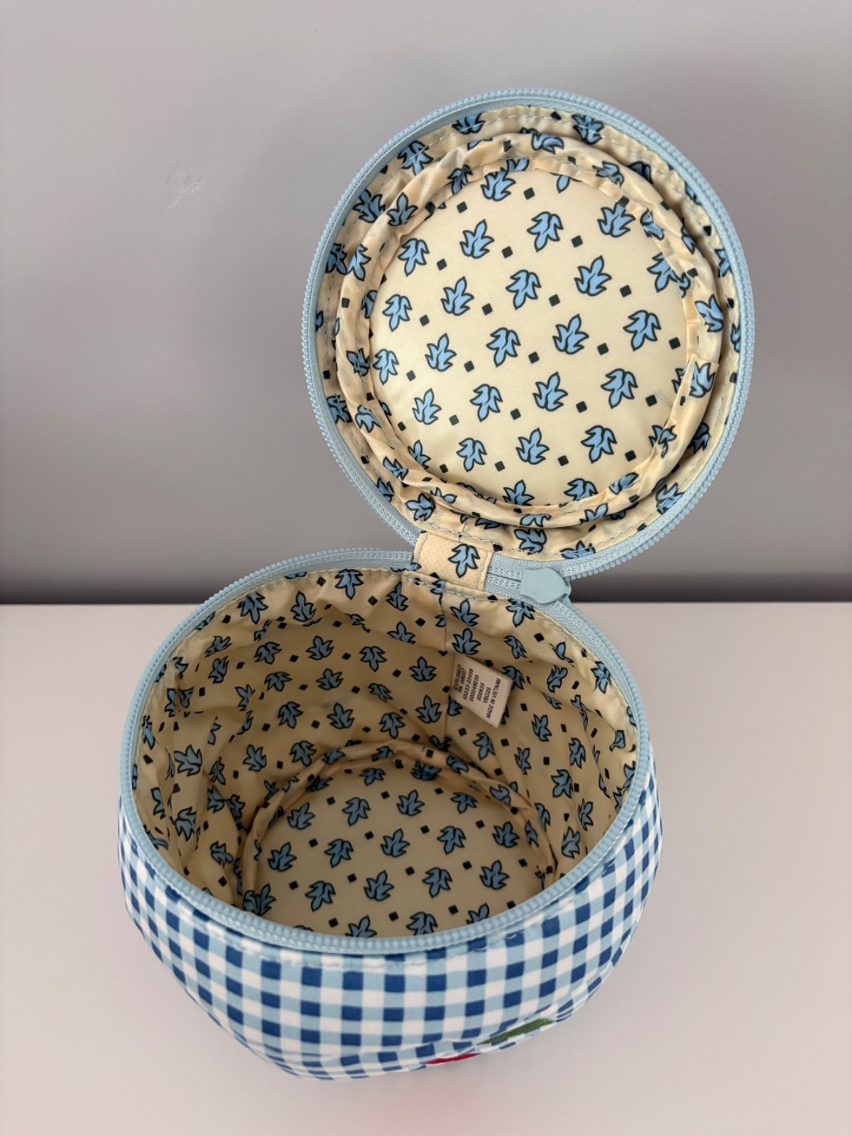 Vera Bradley NWT Cherry Cosmetic Pot in Cotton CHERRY PICKING Blue/White