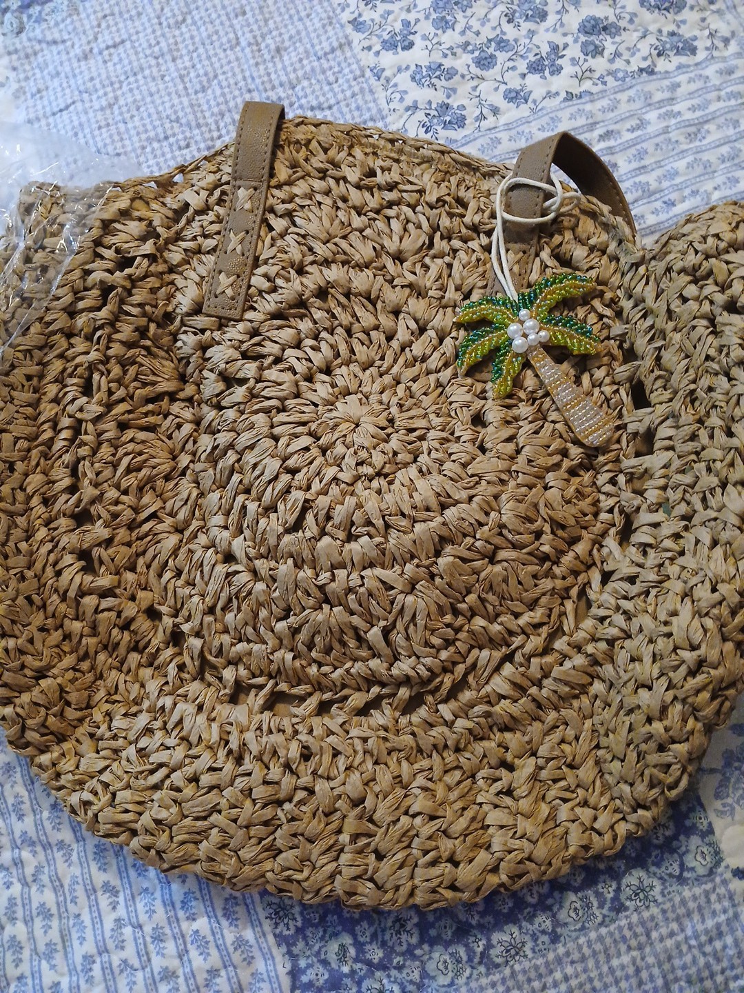 Large Round Sea-grass Bag, Lined Inside Pocket Faux Leather Straps Bag Charm