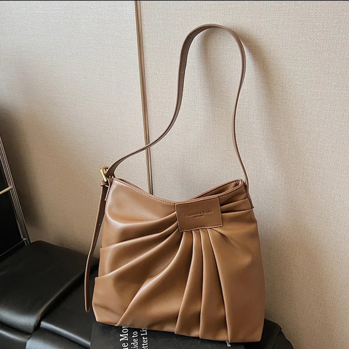 Fashion & Bags Pleated Brown Shoulder Bag, Zip, Detachable Strap