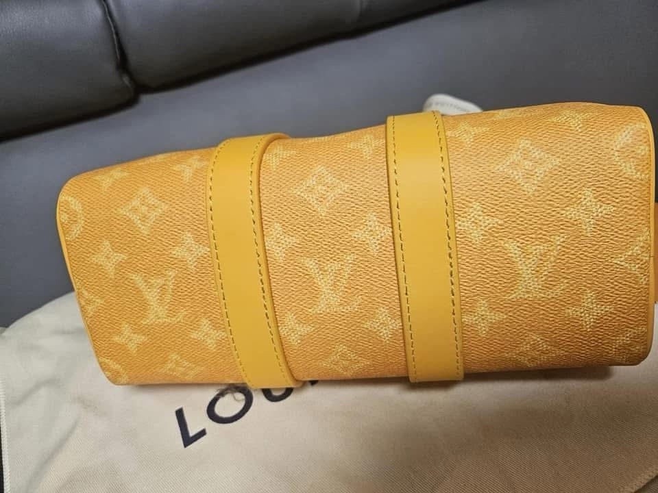 Louis Vuitton × Pharrell Williams Keepall Bandoulière 25 — Yellow | Monogram
