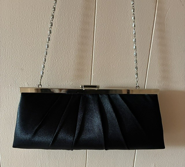 Jessica McClintock (#481) Pleated Convertible Clutch – Black Satin