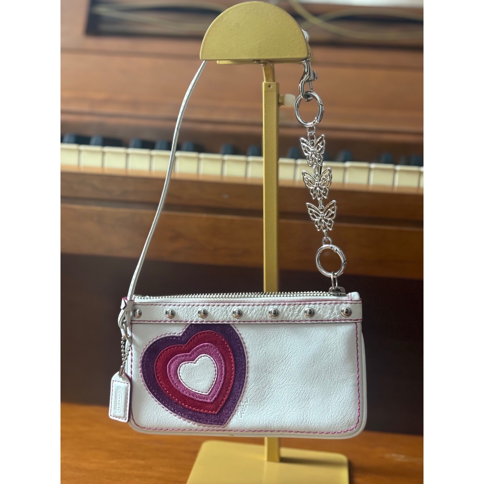 Coach White Leather Heart Patch Wristlet Pouch Y2K Like New NWOT
