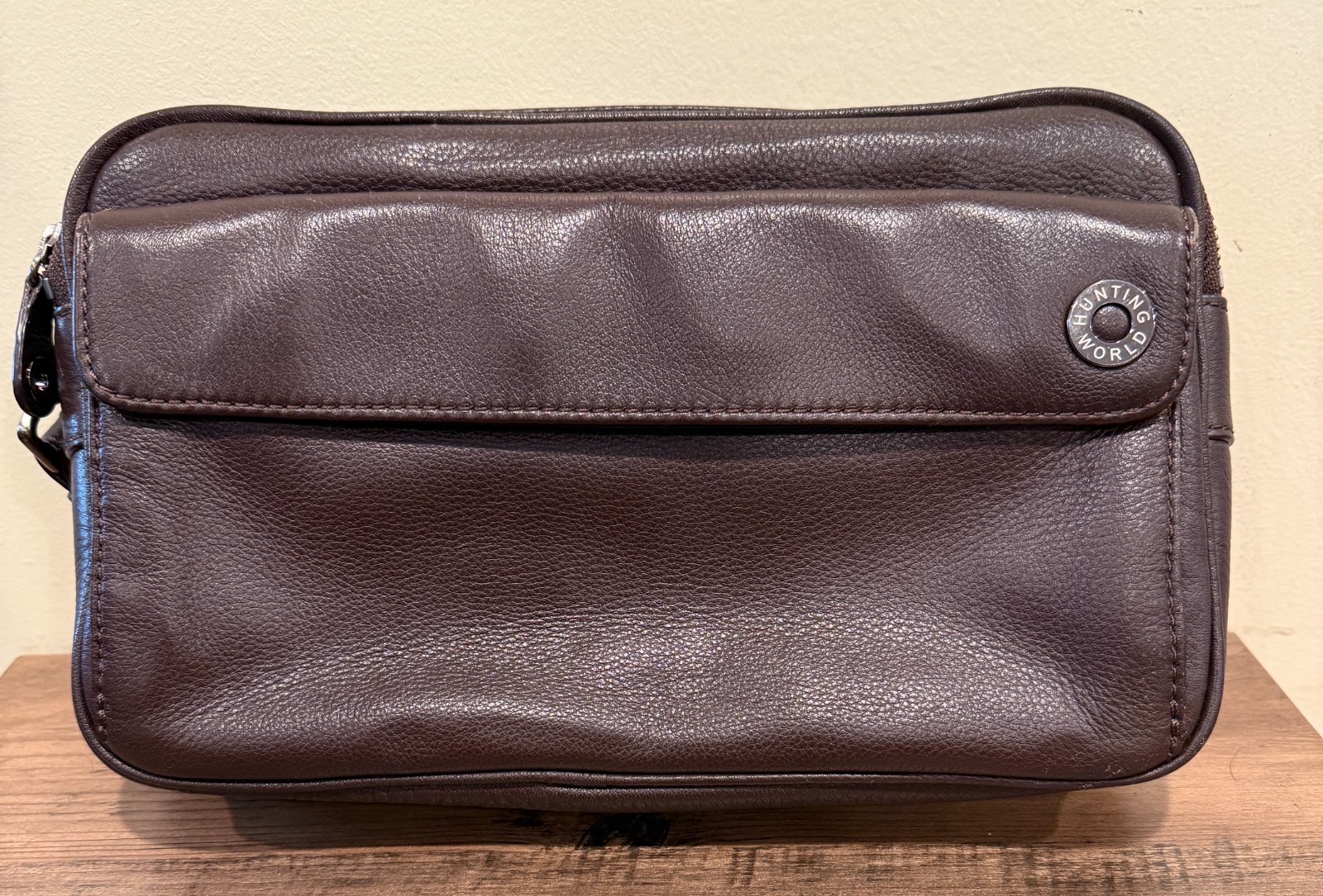 Hunting World Brown Pebbled Leather Travel Organizer / Wristlet – COA & Dust Bag