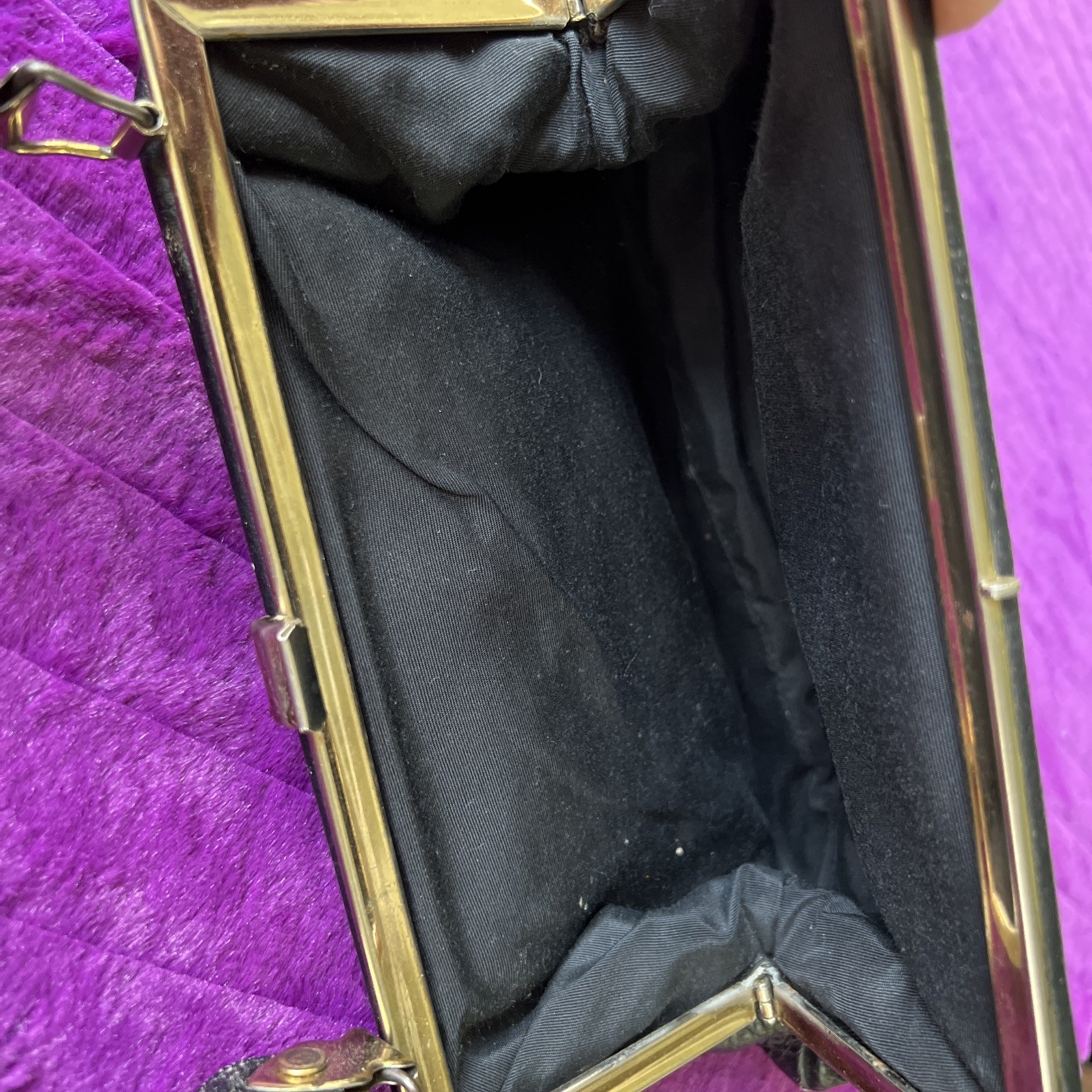 Black Pebbled Leather Handbag, 12 X7 In,Metal Closure, Round Leather Strap Drop5