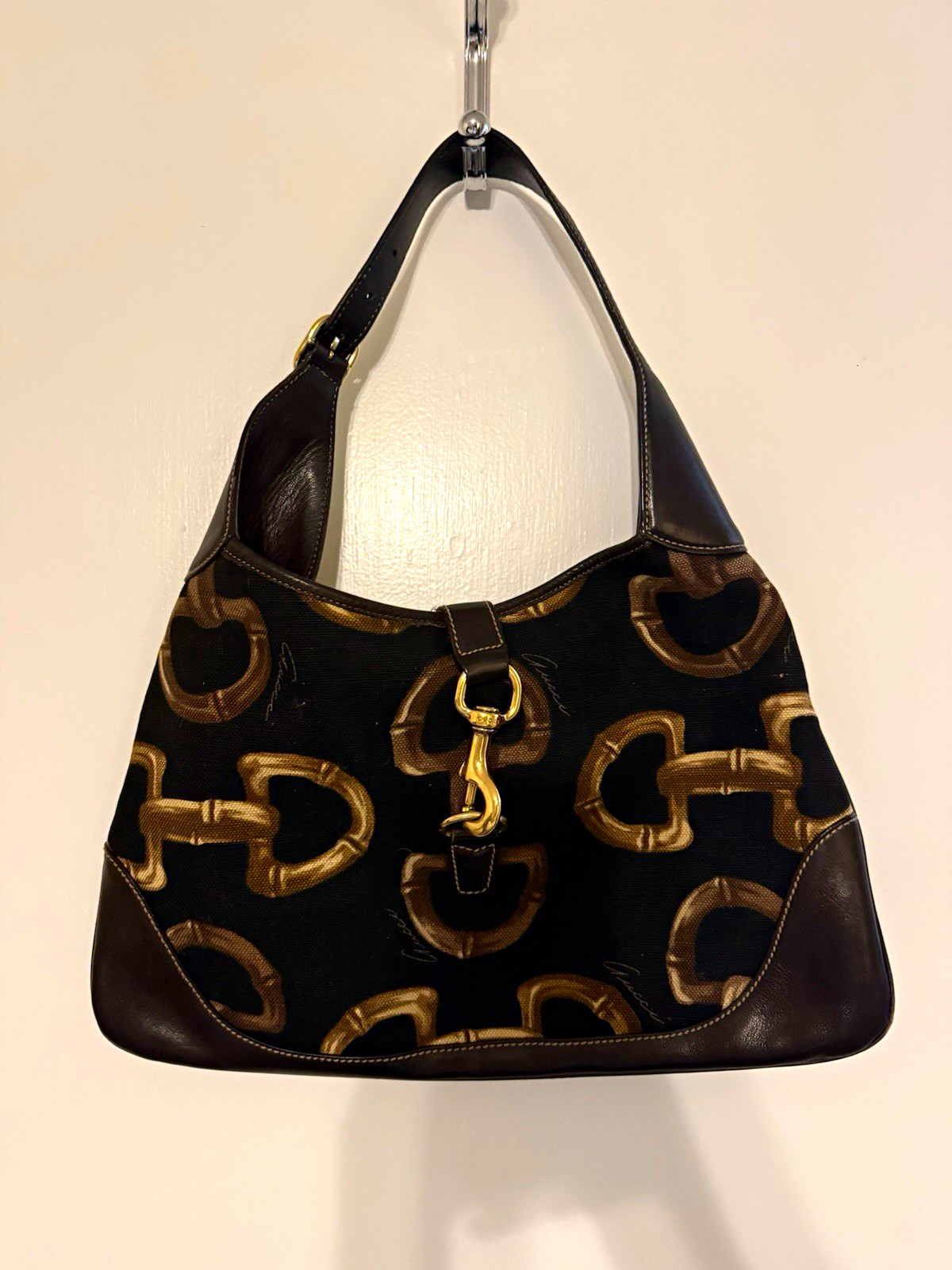 Gucci Women’s Black Brown Logo Shoulder Bag Zip/Hook Closure Gold Hardware