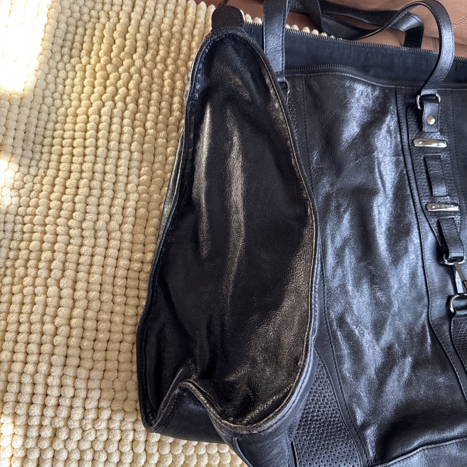 Authentic Balenciaga Vintage Flat Hook, Black leather Tote/Handbag 156428•1669