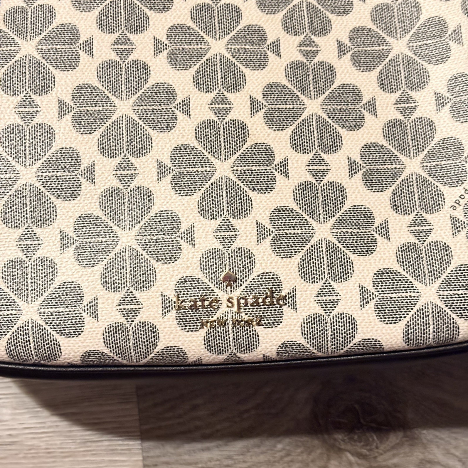 Kate Spade Signature Spade Flower Crossbody, excellent condition!