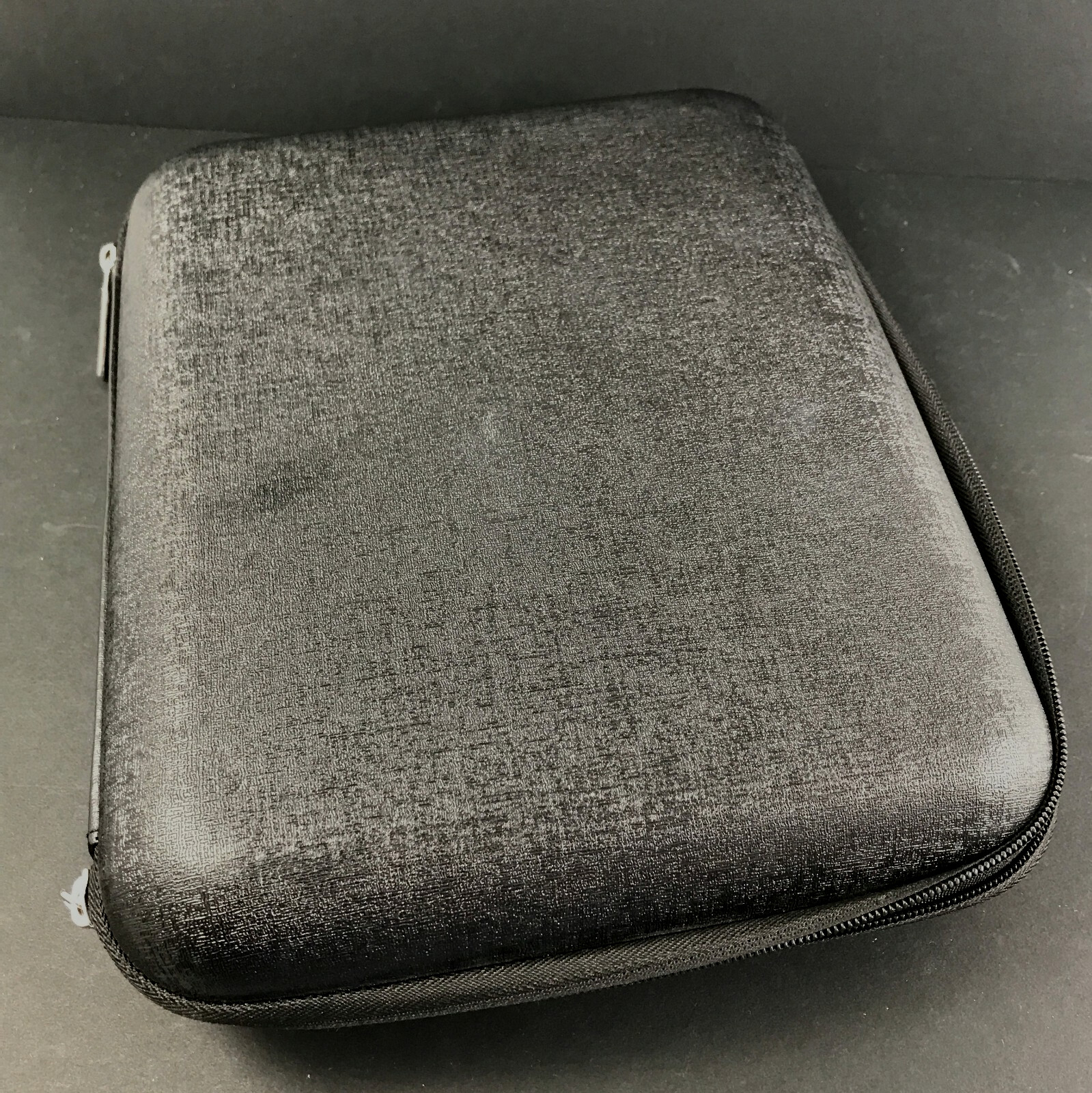 Von Maur Cosmetic hard clamshell case Double Zipper Makeup bag; Great Condition