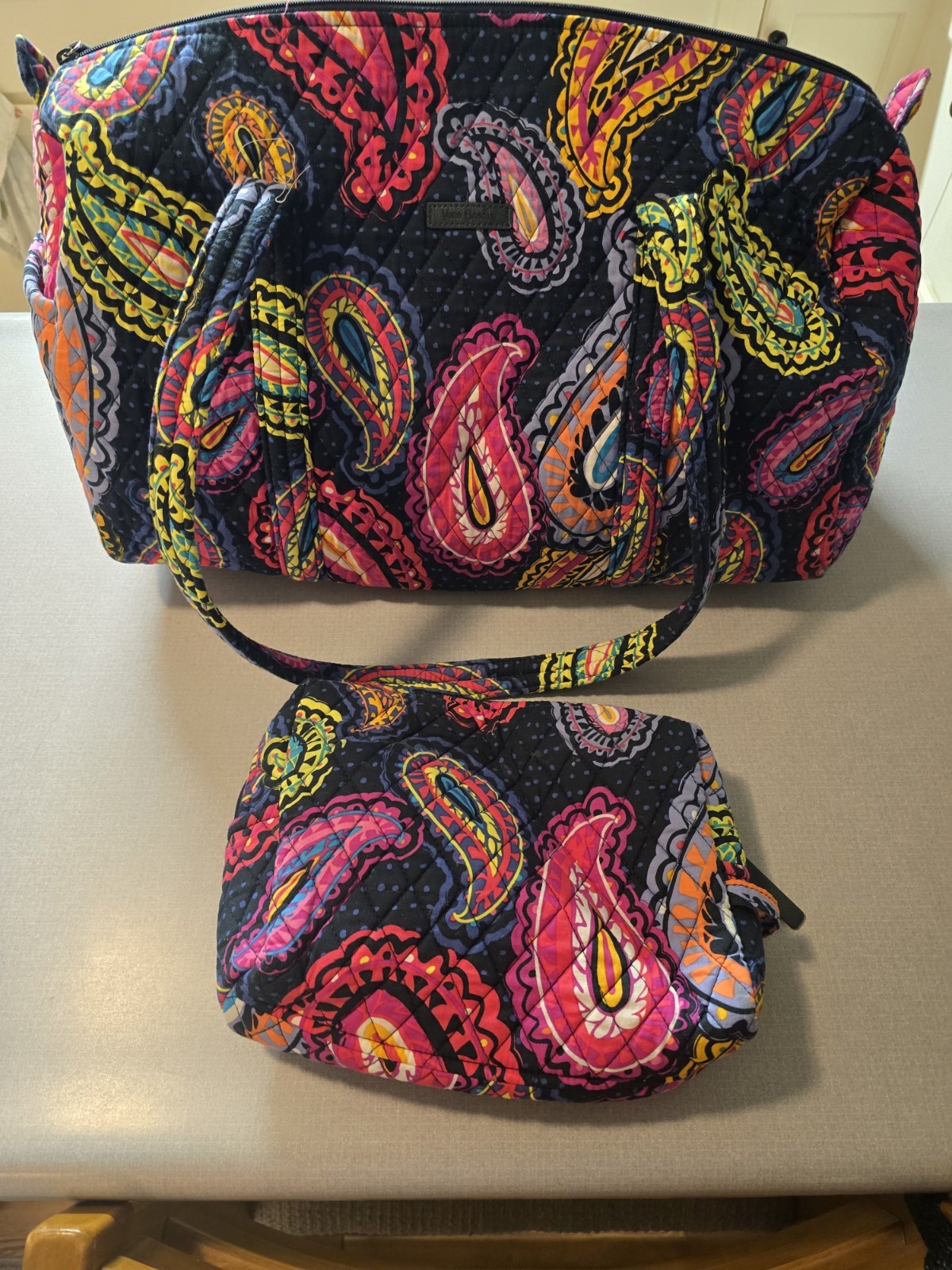 Vera Bradley Weekender Bag With Matching Makeup Bag 18 Inch Pasley