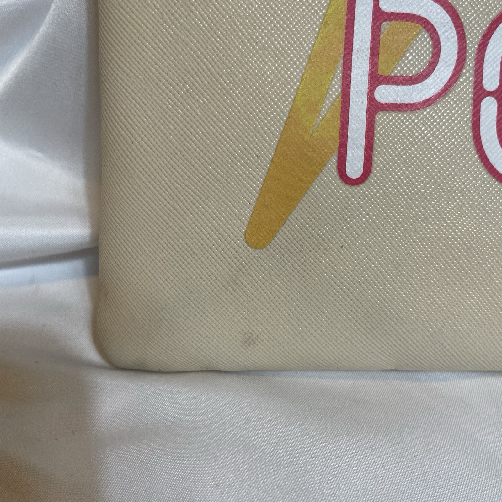 Conair Sophia Joy Makeup Cosmetic Wristlet Bag Ivory “Girl Power” 7 x 9 in