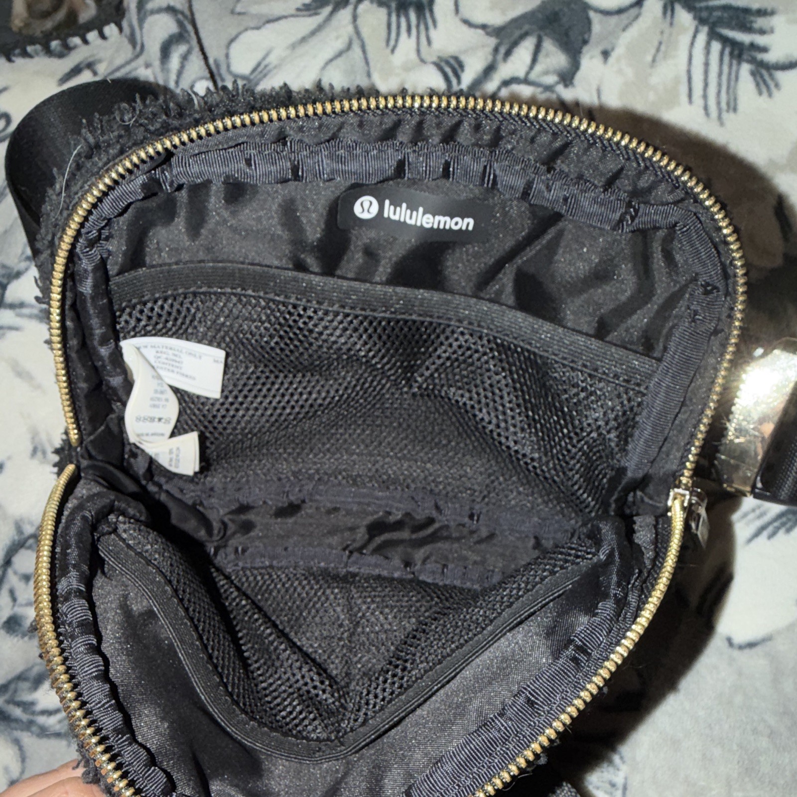 Lululemon Black Crossbody Bag Zip Closure Adjustable Strap Inner Pockets