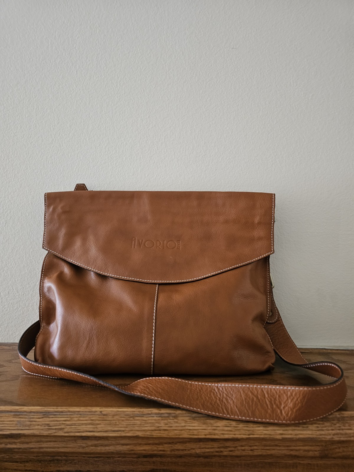 Avorio Italian soft leather bag, new