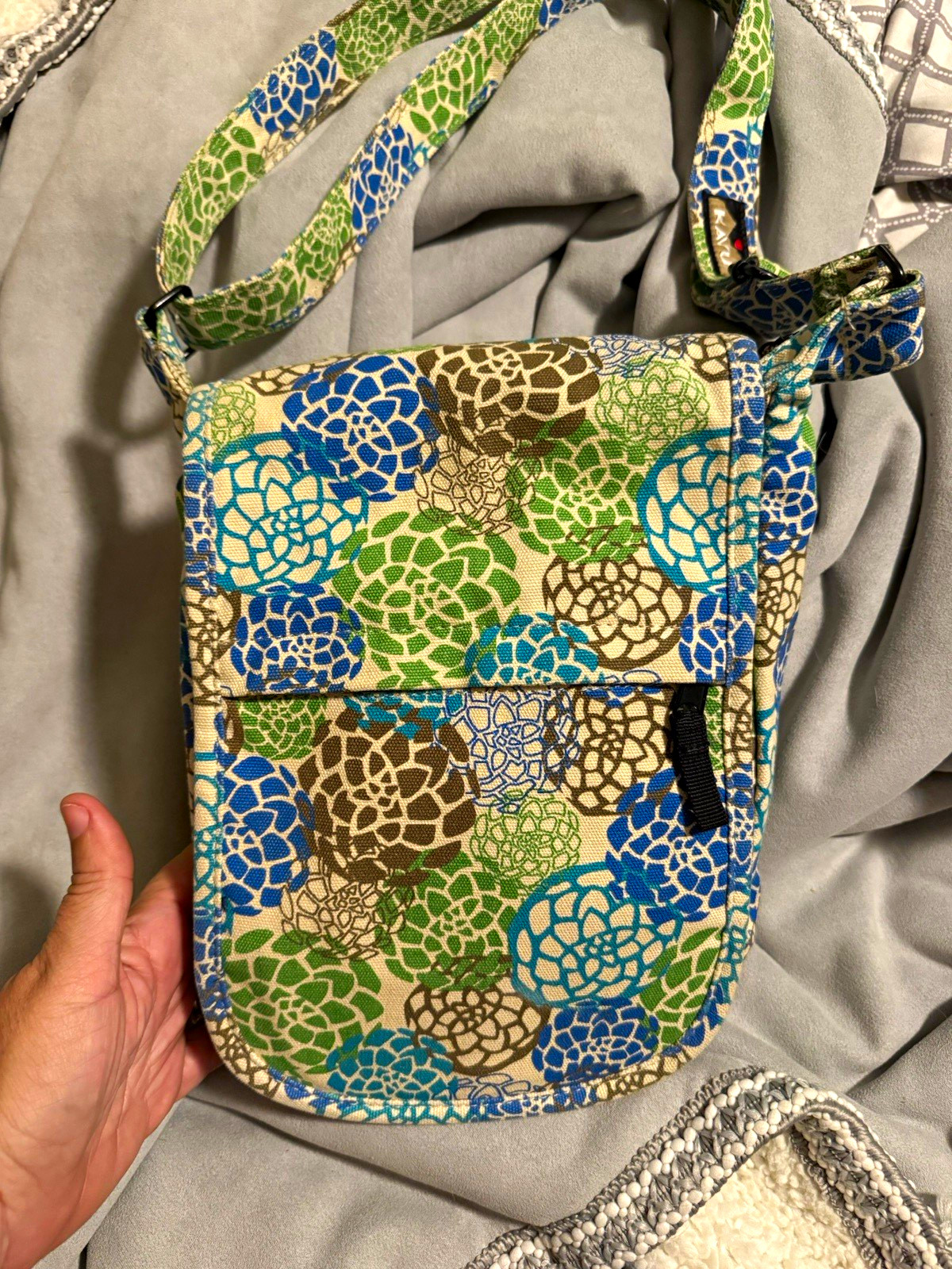 KAVU Small Turtle Print Crossbody Bag Zip Closure Blue Lining