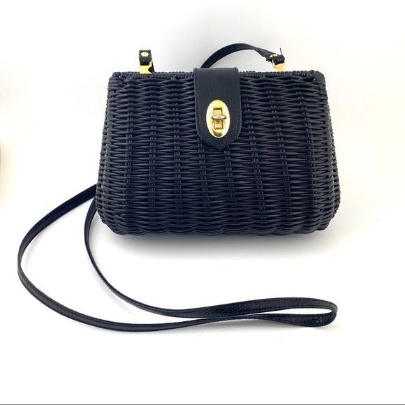 Black Woven Crossbody Purse Gold Twisting Latch 5.75″ H x 9″ W