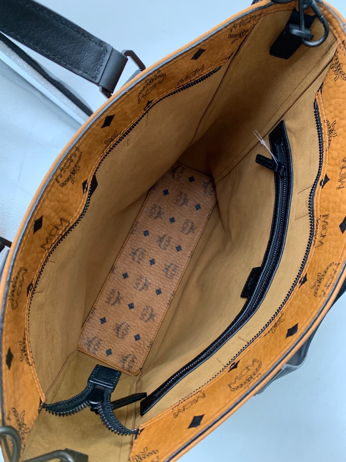 MCM Original Visetos Tall Vertical Tote Crossbody Bag/WJ05119312/