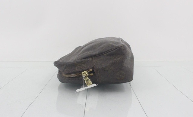 Louis Vuitton Monogram Toiletry Pouch 28 M47522