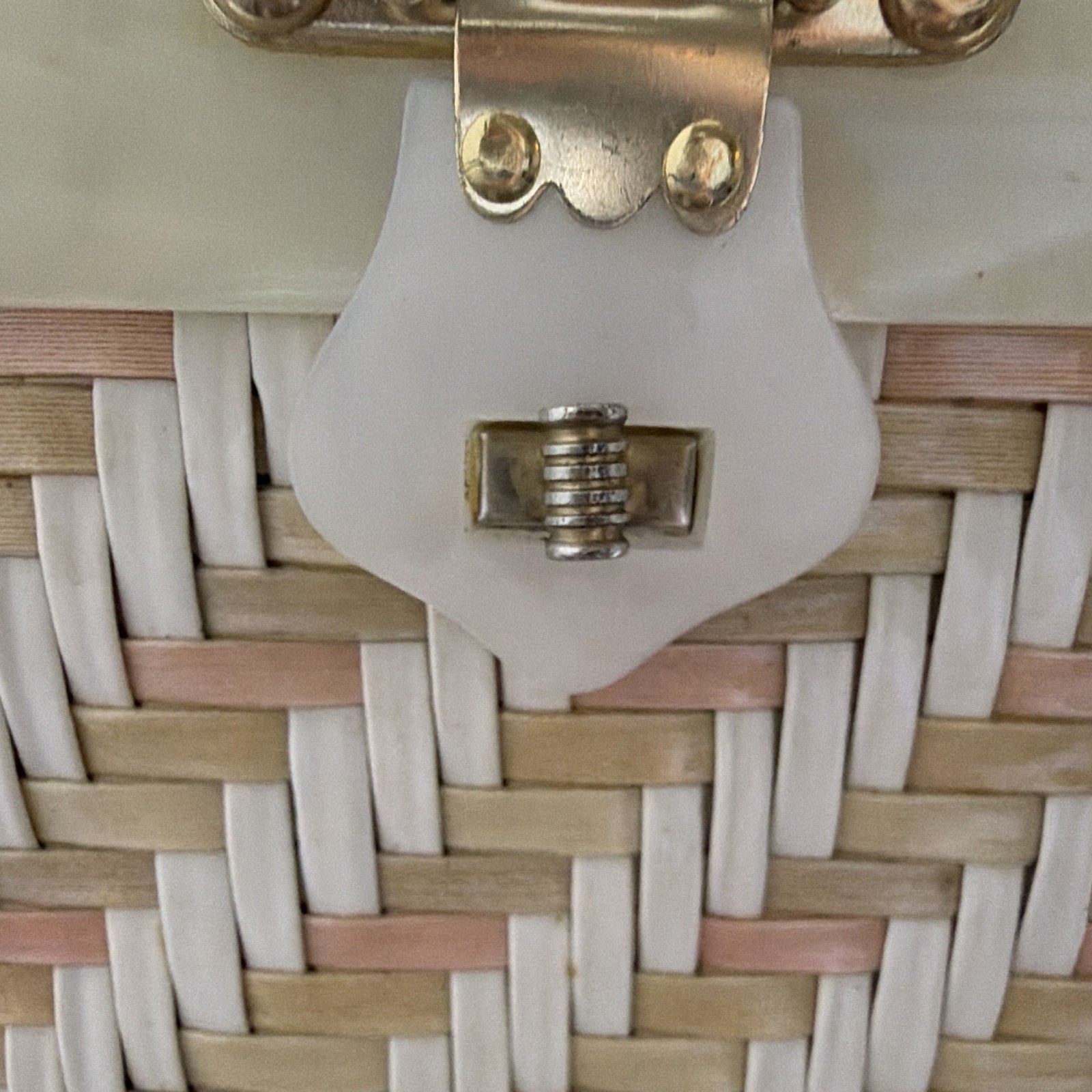 Vintage Woven Rectangle Box Top Purse Lucite Handle Bag Latch Closure