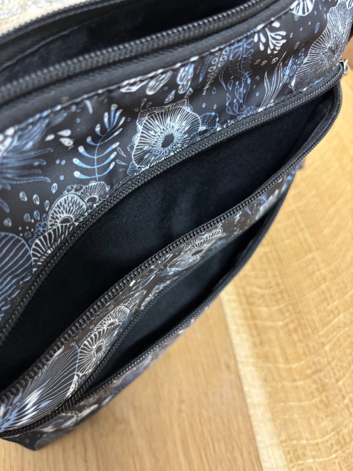 Sakroots Artist Circle Basic Crossbody bag Midnight Seascape