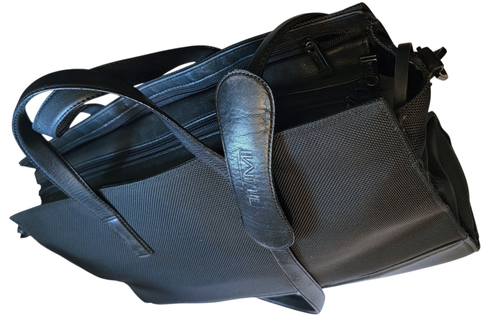 TUMI BLACK Lightweight TOTE Organizer BAG TOP ZIP Lined BUSINESS Good Used