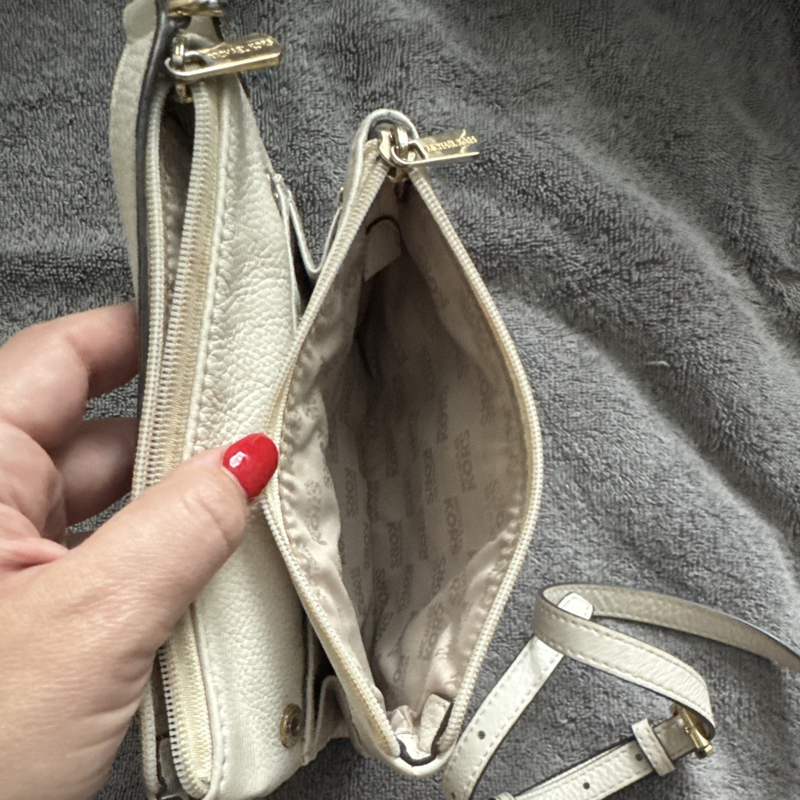 Michael Kors White Pebbled Zip Wallet Crossbody Bag Gold Logo, Adjustable Strap