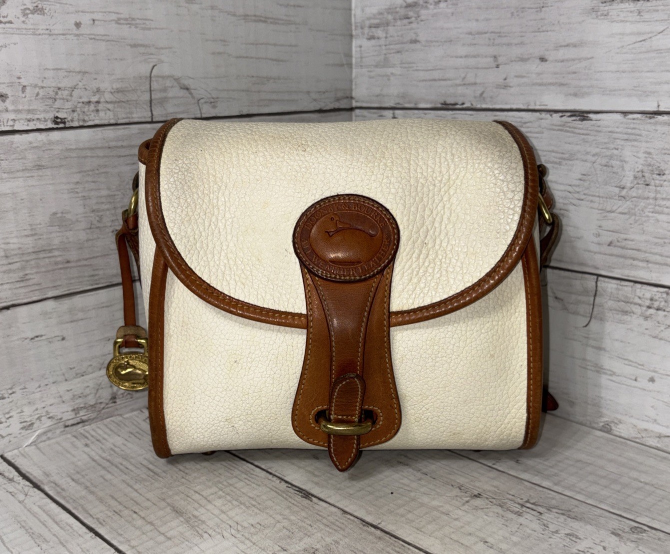 Vintage Dooney And Bourke All-Weather Cream Leather Essex Crossbody Pre-Owned