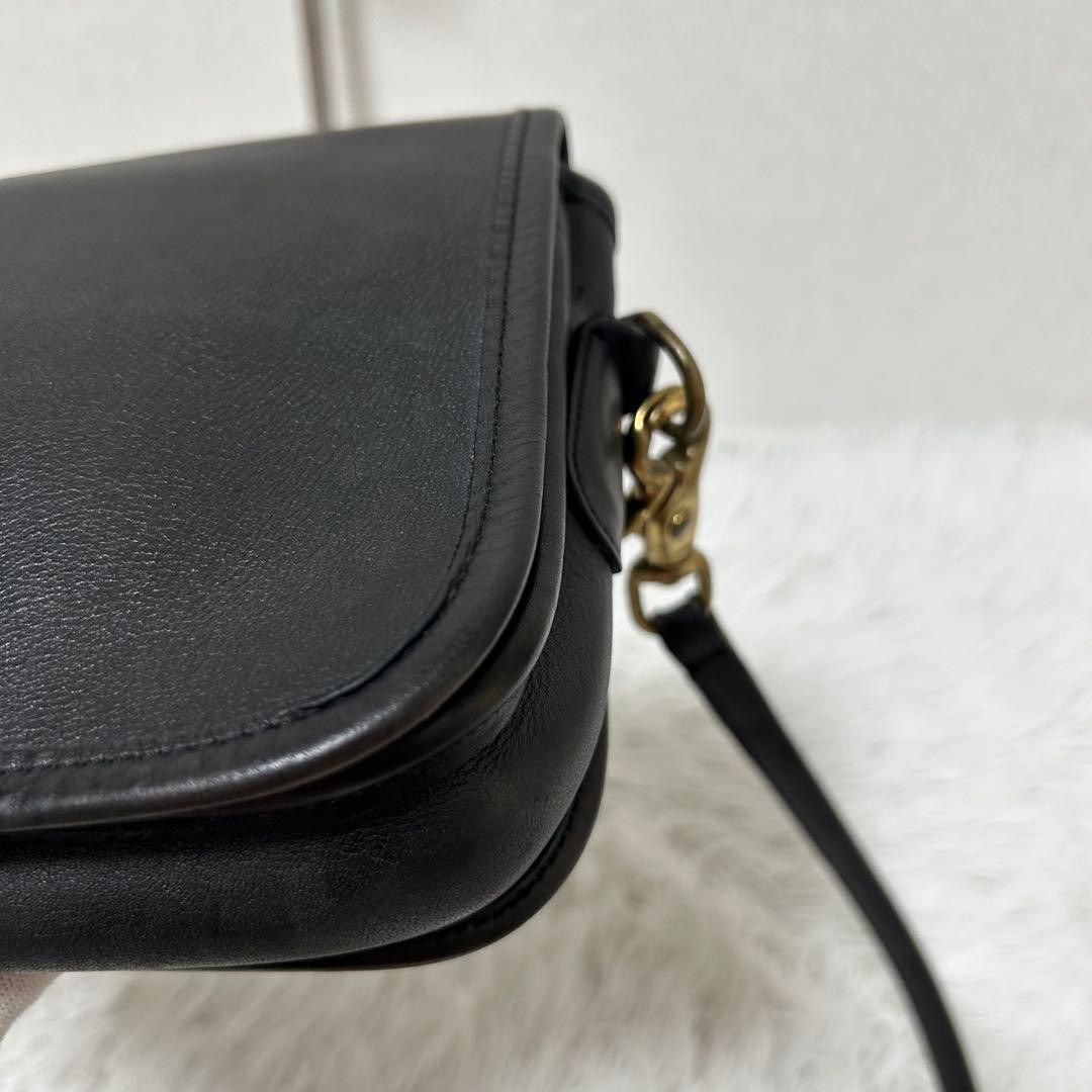 Excellent condition Turn Lock Flap Old Coach Black Leather Item Unisex from Japa