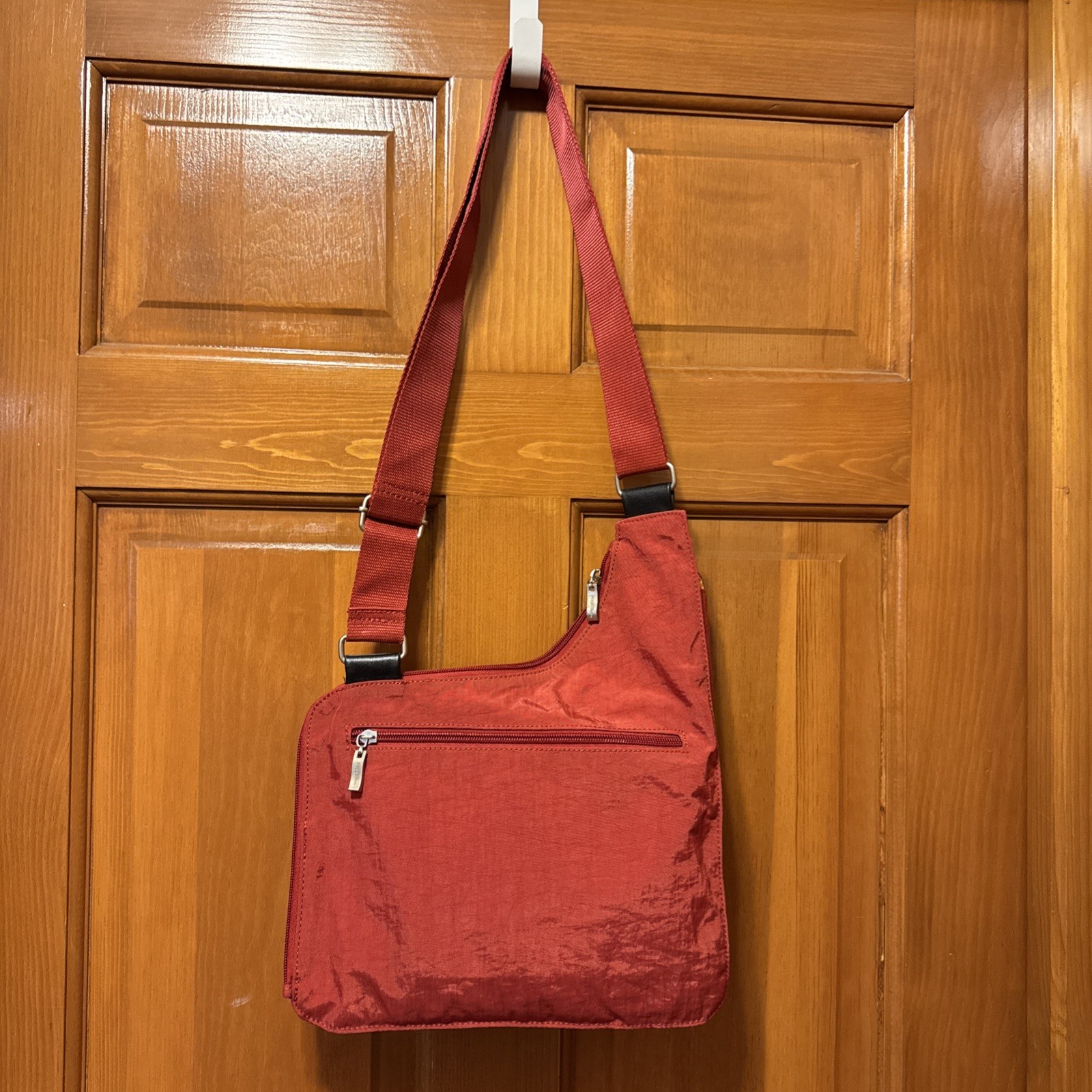 NWT Baggallini Uptown Crossbody Bag Bagg Maroon Marching ID Change Purse