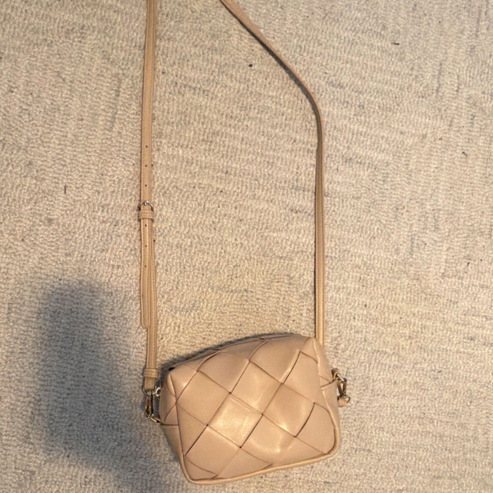 Beige Woven Small Women’s Crossbody Bag Gold Zip Top Lined Detachable Strap