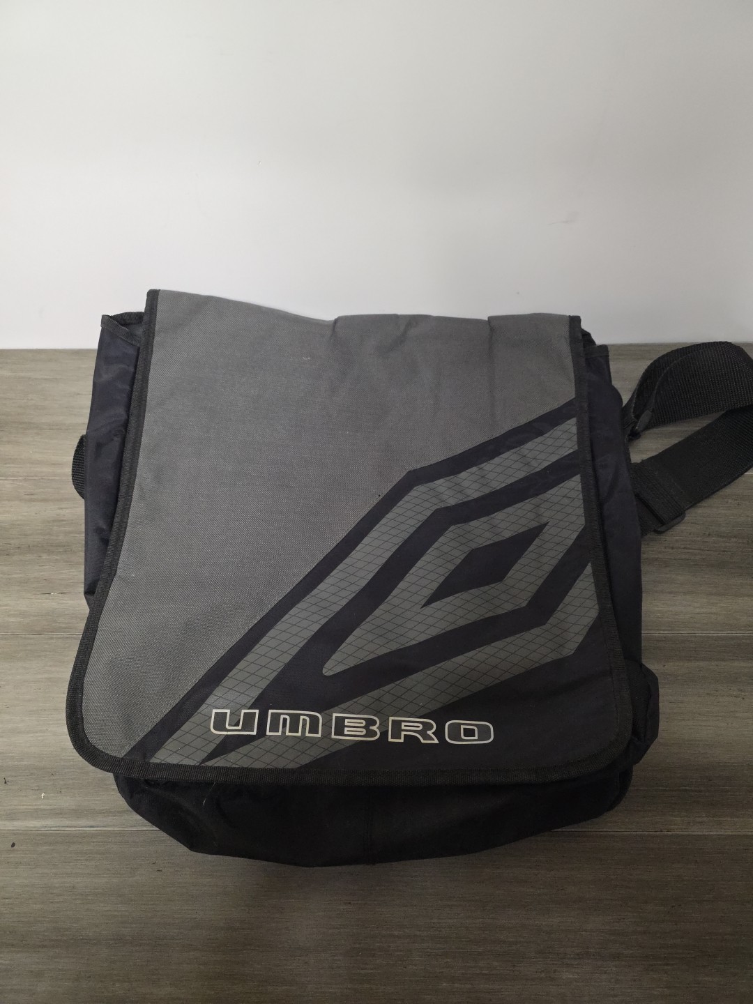 Black And Grey Umbro Satchel/shoulder Bag 16×16