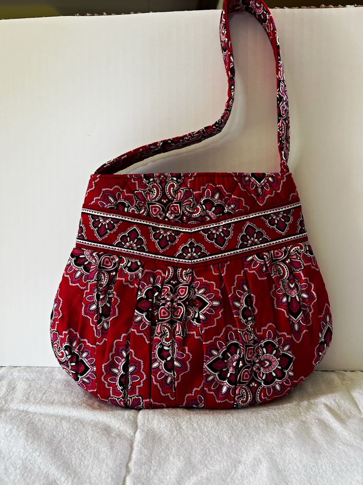 Vera Bradley Red Paisley Quilted Zip Shoulder Bag Lined w/ Inner Pockets