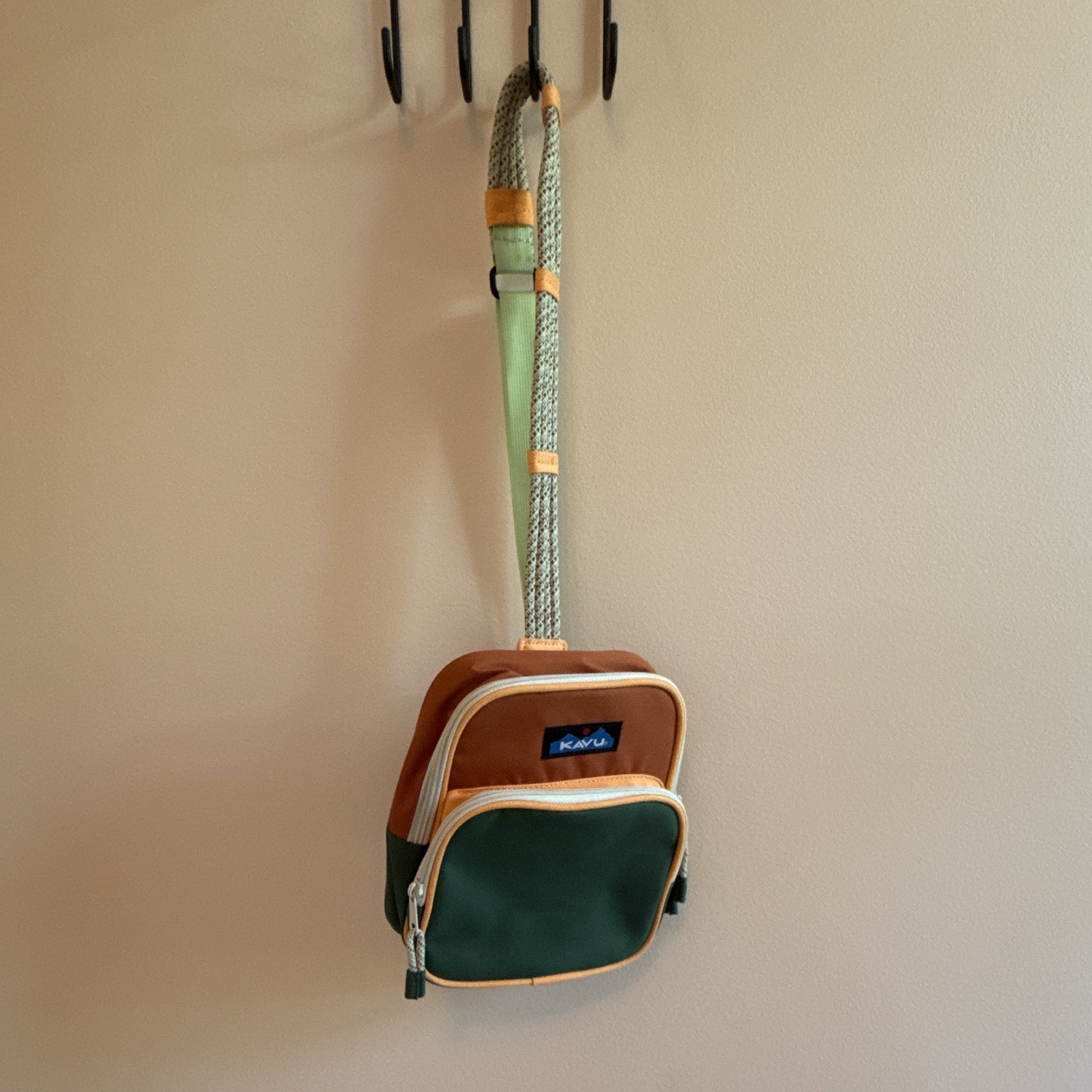 KAVU Small Colorblock Crossbody Bag Green/Brown Zip Adjustable Strap Pockets