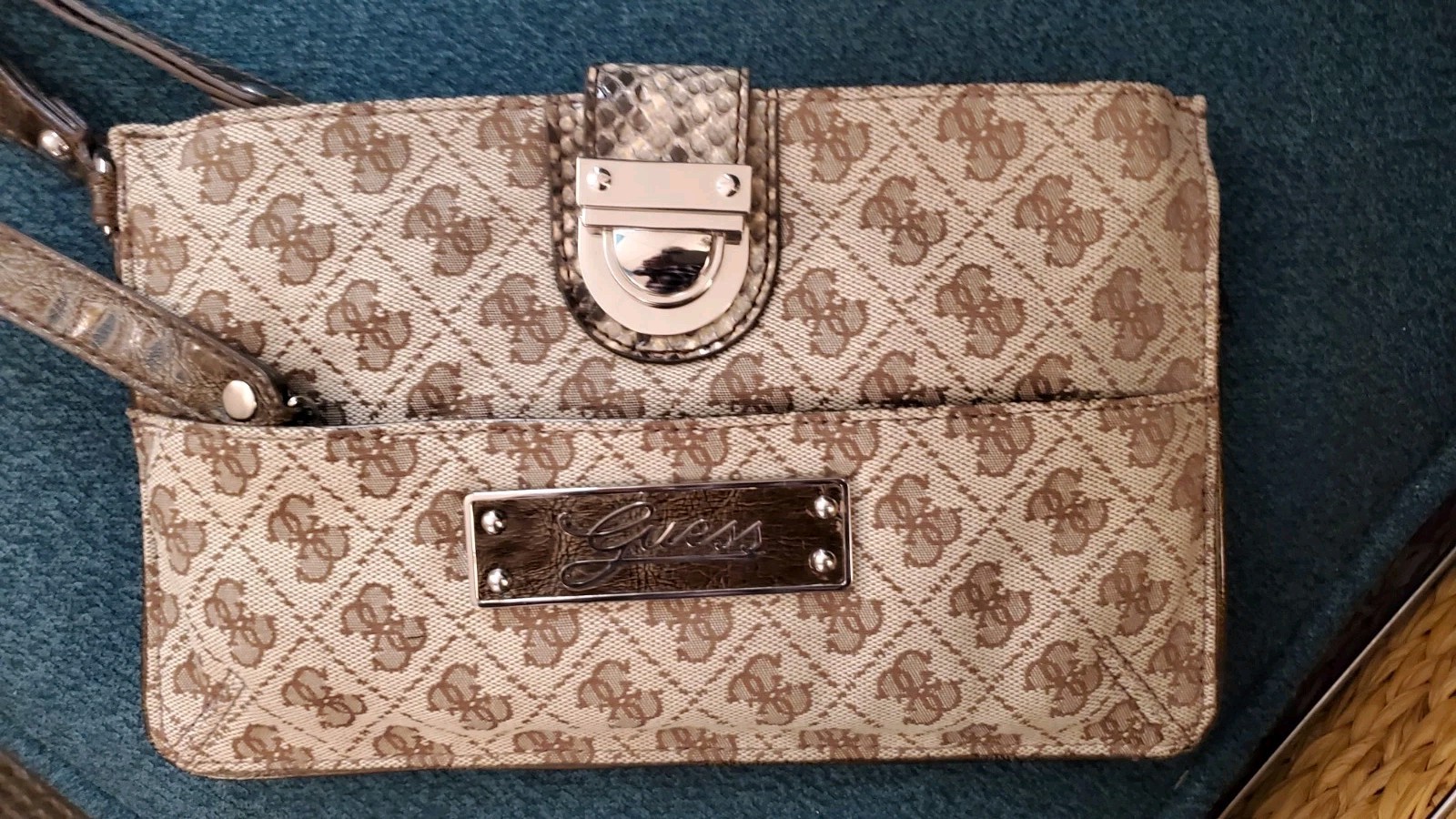 GUESS Clutch Clarksville Cognac Cream Brown Faux Leather Zippers nwot Pouches