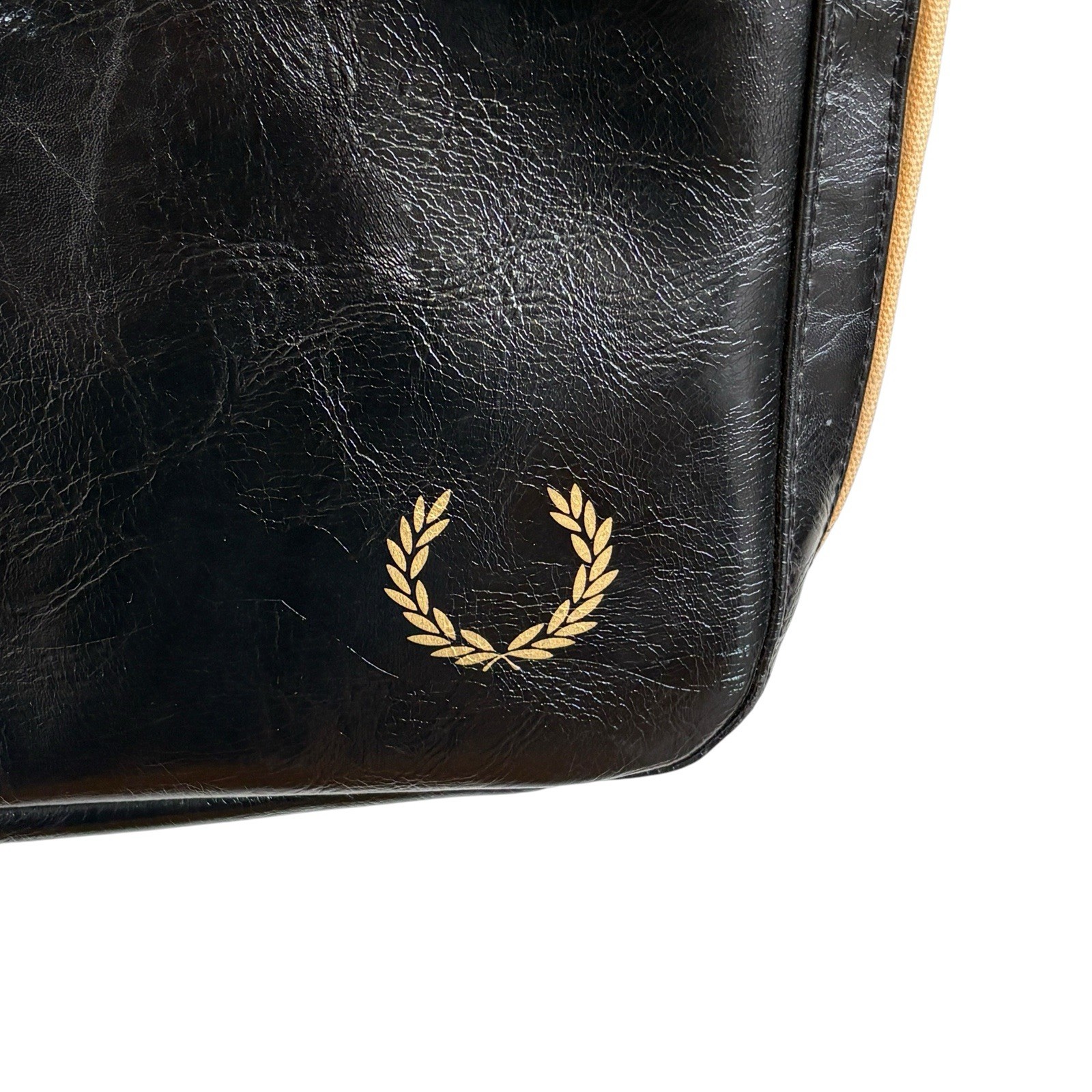 Fred Perry Messenger Bag Preppy Retro Faux Leather Crossbody Logo Zip Tennis