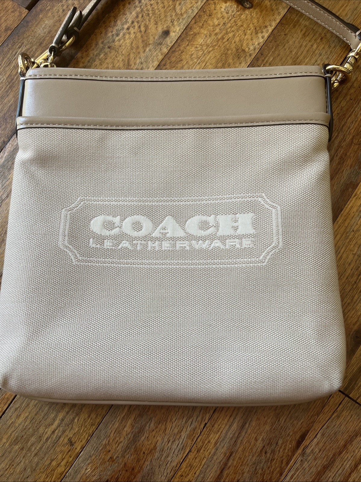 COACH Badge Jacquard Kitt Crossbody Chalk Taupe (Pre-owned/as pictured)