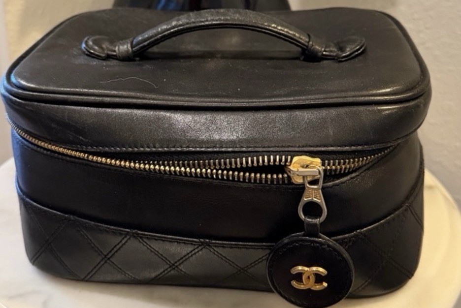 Authentic Chanel Black Lambskin Quilted Vanity Cosmetic Case Train Case Gold HW