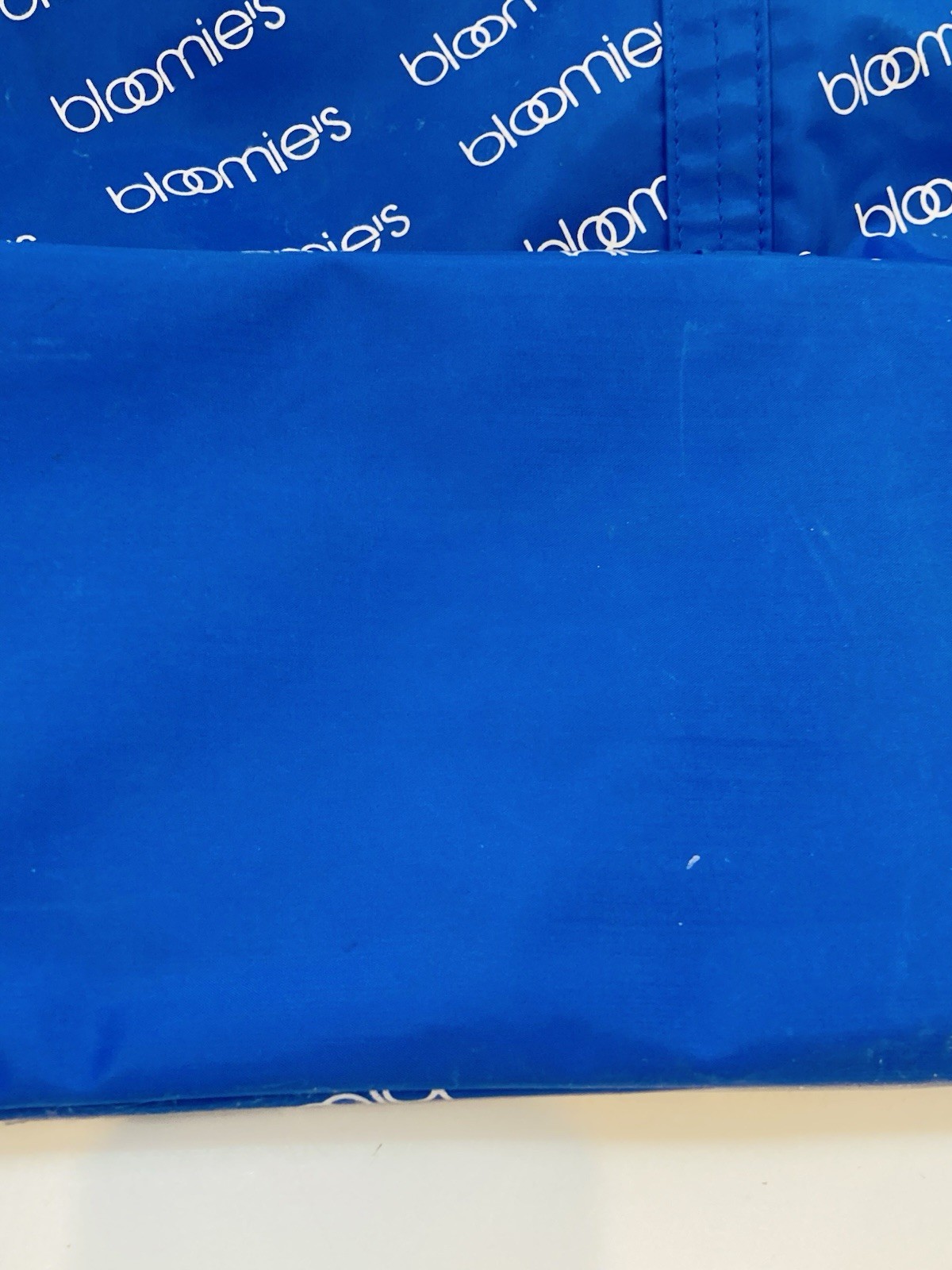 Bloomingdale’s Bloomie’s Blue zipper top Tote Bag Water Resistant Beach Shop