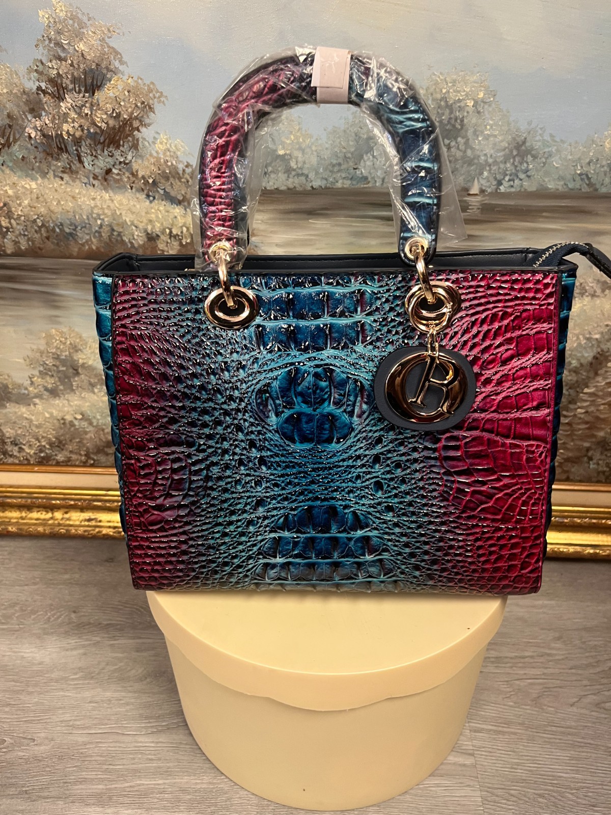 Classic fashion Patent leather Handbags for women with strap