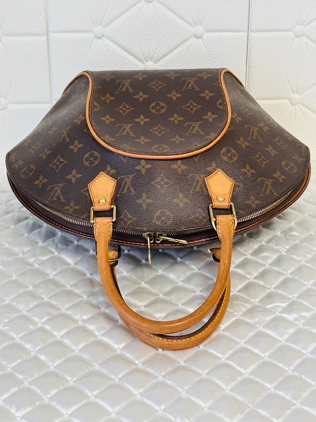 Louis Vuitton Ellipse MM Monogram Handbag M51126 Brown Top Handle Bag LV