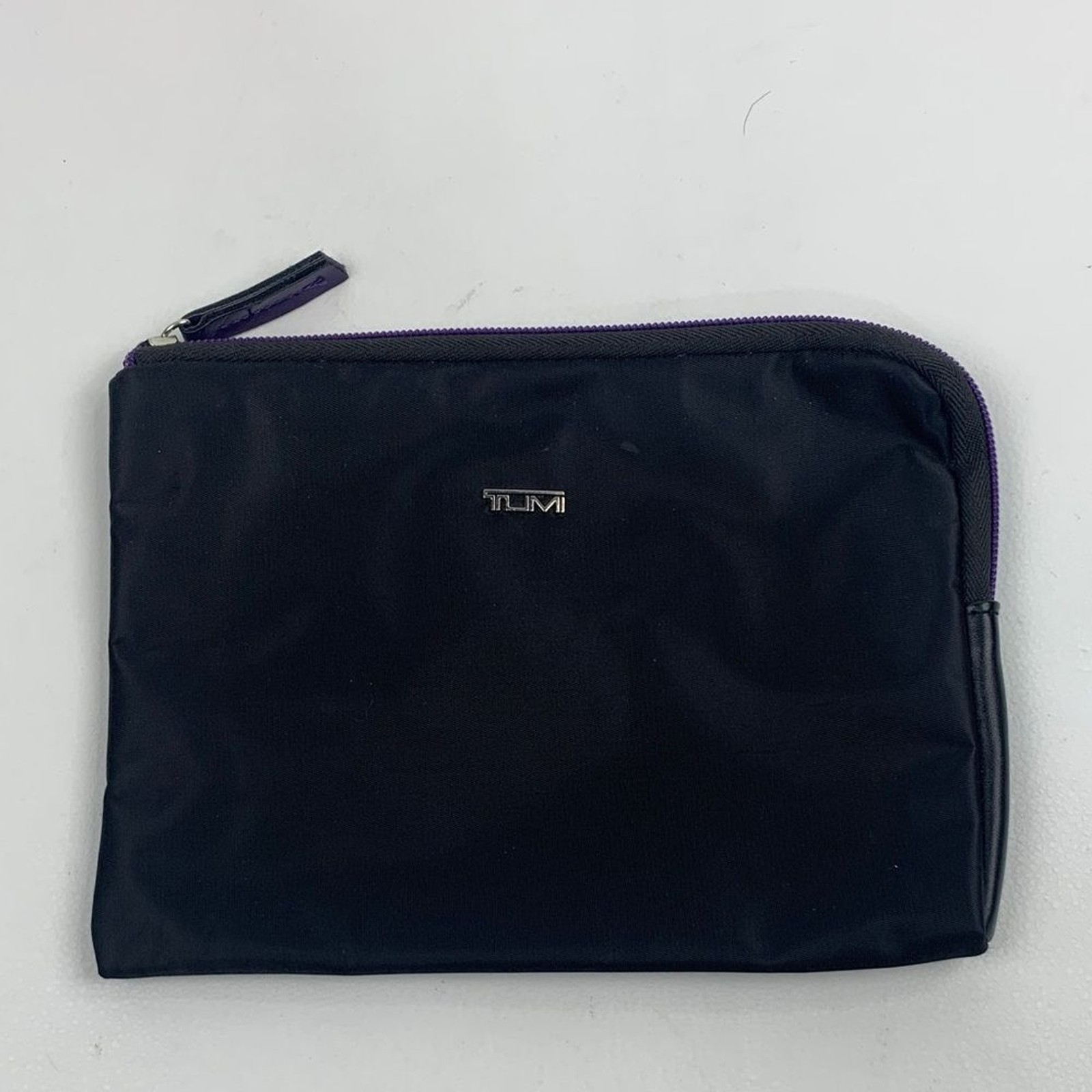 Tumi Black Purple Nylon Pouch Case Toiletry Bag Zip around Purple lined Delta