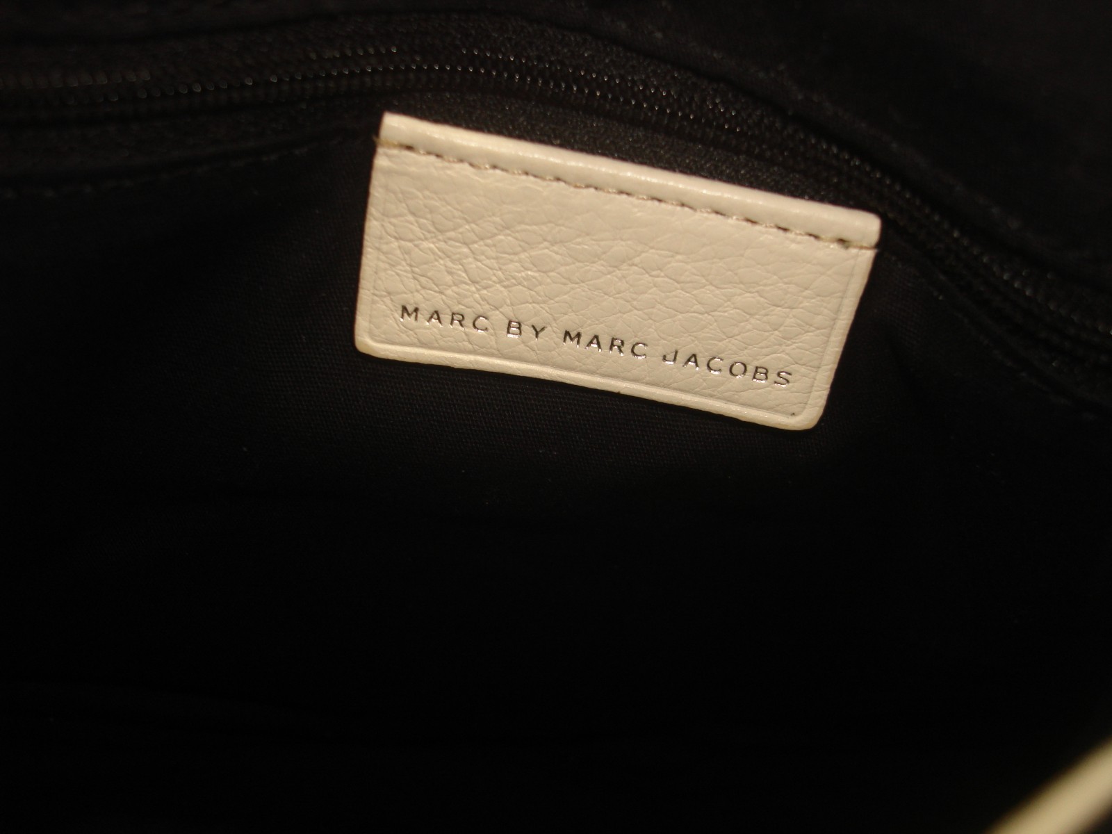Marc by Marc Jacobs Off-White Leather Fold-Over Perforated Shoulder Bag Nr MINT!