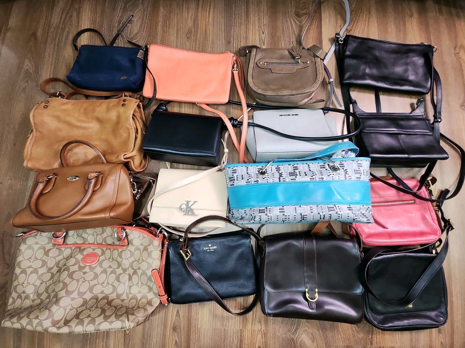 Lot of Purse 1Balenciagakorea,2Coach,5Fossil,1Mk,1KS,dooney,CK,Liz,codements.