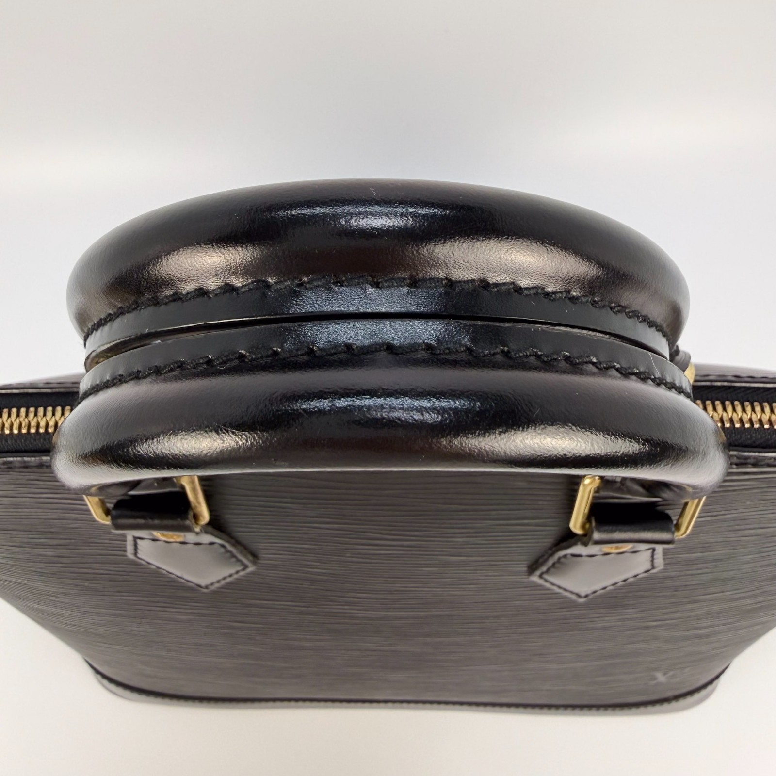 Louis Vuitton Epi Alma PM Black Leather Handbag Purse Gold HW M52142 B26041803